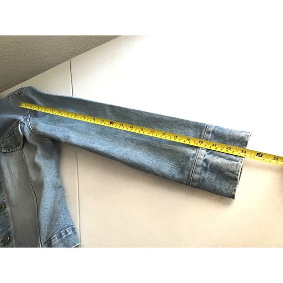 WOMENS LIGHT WASH DENIUM BUTTON DOWN JEAN JACKET SIZE MEDIUM - Picture 3 of 5